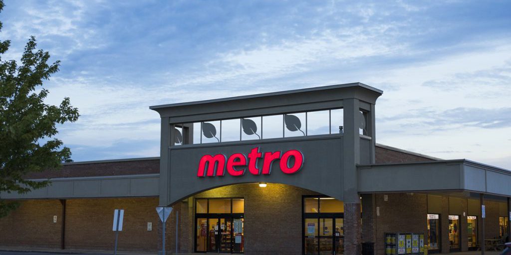 Ladri travestiti da Babbo Natale rubano prodotti e li distribuiscono ai bisognosi