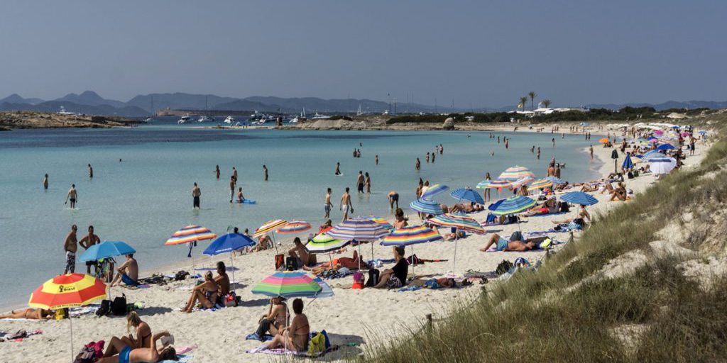 Nuove restrizioni sull'isola di vacanza spagnola: multa fino a 3.000 euro