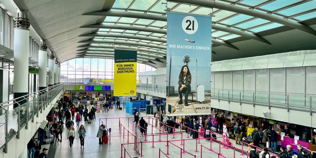 Familien am Flughafen Dortmund pfeifen auf Herbstferien – Polizei greift ein