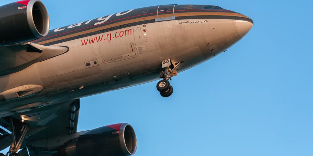 Airbus atterra in modo imprevisto a Düsseldorf, vigili del fuoco sul rettilineo