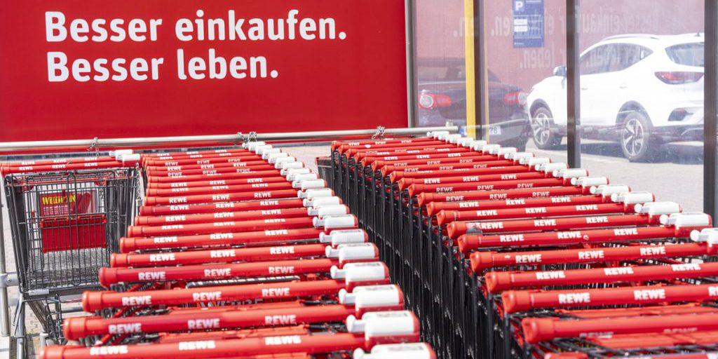 Rewe beobachtet Kunden an SB-Kassen – der Supermarkt muss sofort eingreifen