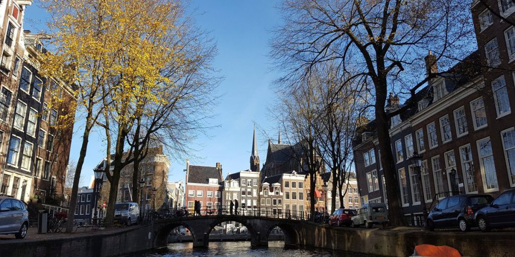 Preis-Beben in Urlaubsmetropole neben NRW – 65 Euro für vier Brötchen!