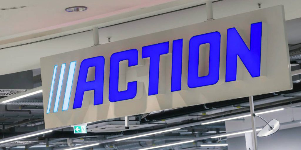 Action-Mitarbeiterin wird von Kunden-Fragen überrollt – ihre Reaktion ist mehr als ungewöhnlich