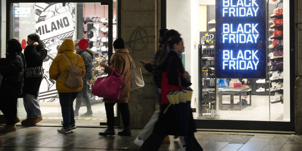 Il Black Friday: alcune aziende si astengono dai saldi