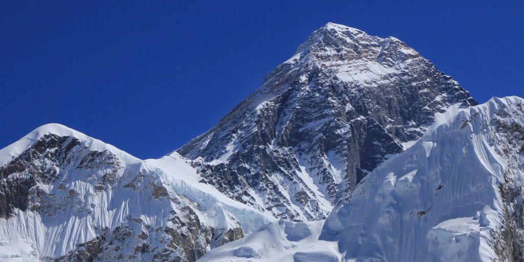 Rettungsdrama am Mount Everest geglückt ++ Fast 900 Personen in Sicherheit