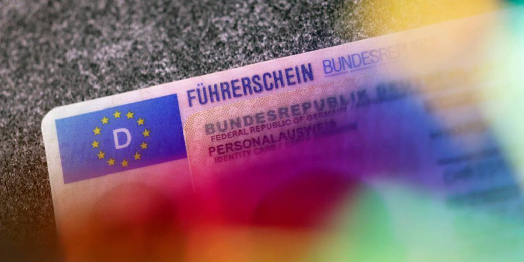 Neue Regel beim Führerschein kommt – EU beschließt Fahrverbots-Hammer!