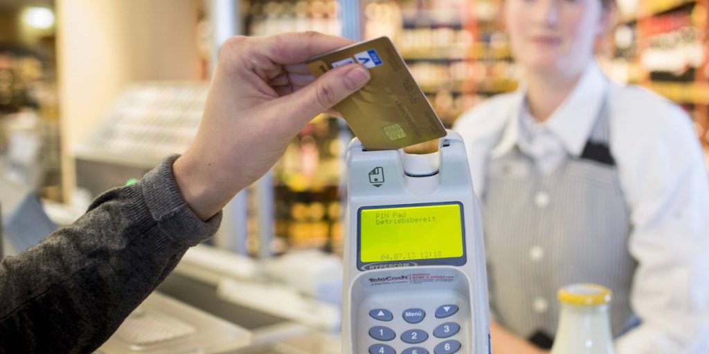 Kunden wollen bei Aldi, Rewe und Co. mit Girocard bezahlen – Änderung an der Kasse