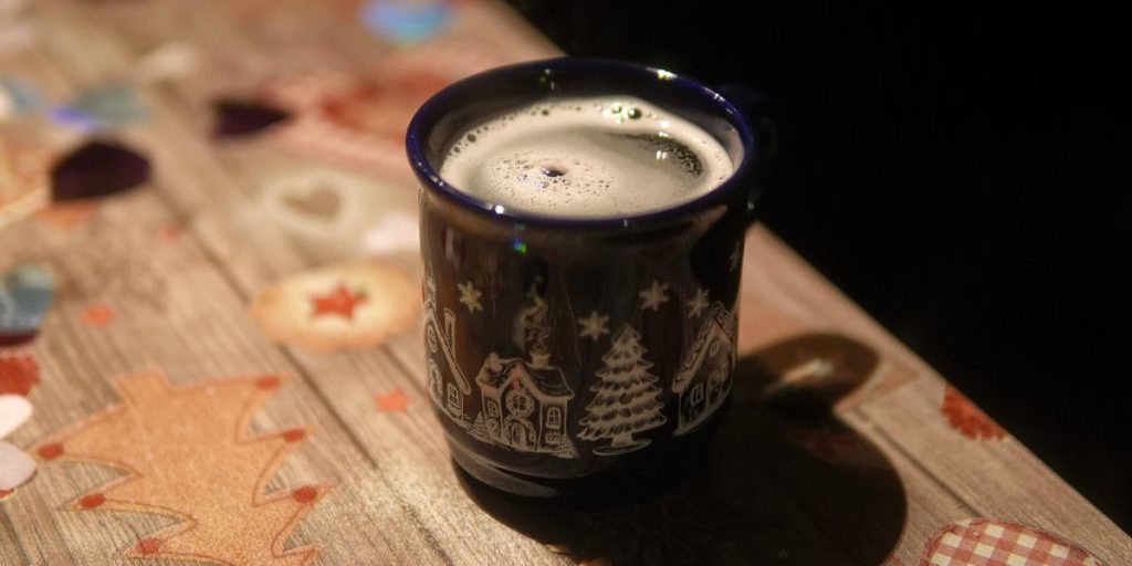 Prezzi del vin brulé variano al mercato di Natale di Oberhausen: consigli per i visitatori