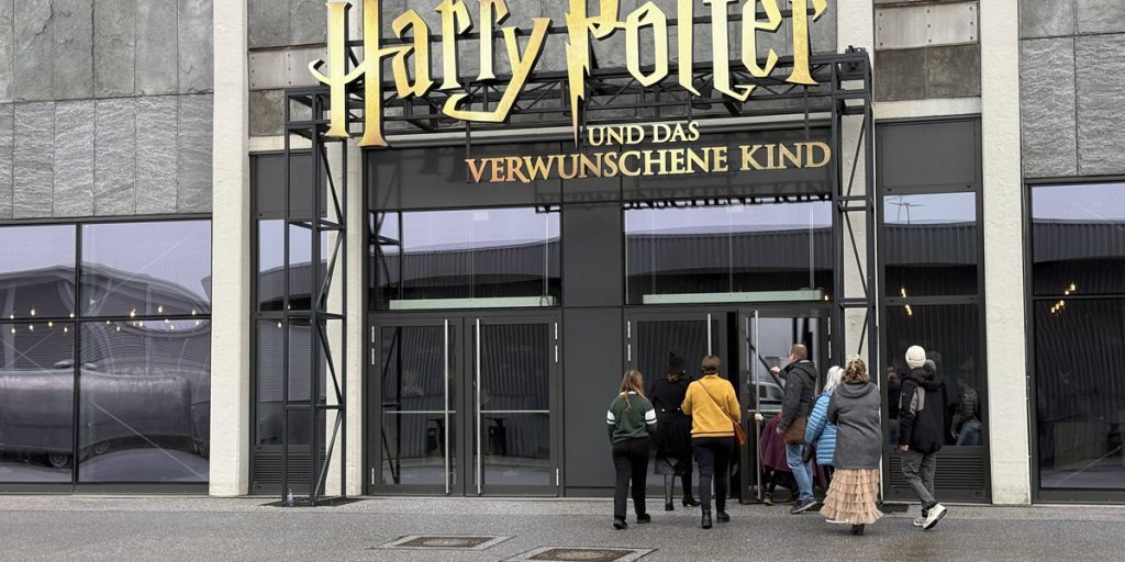 Donna della NRW realizza il desiderio di vedere lo spettacolo di Harry Potter ad Amburgo grazie al progetto Wünschewagen