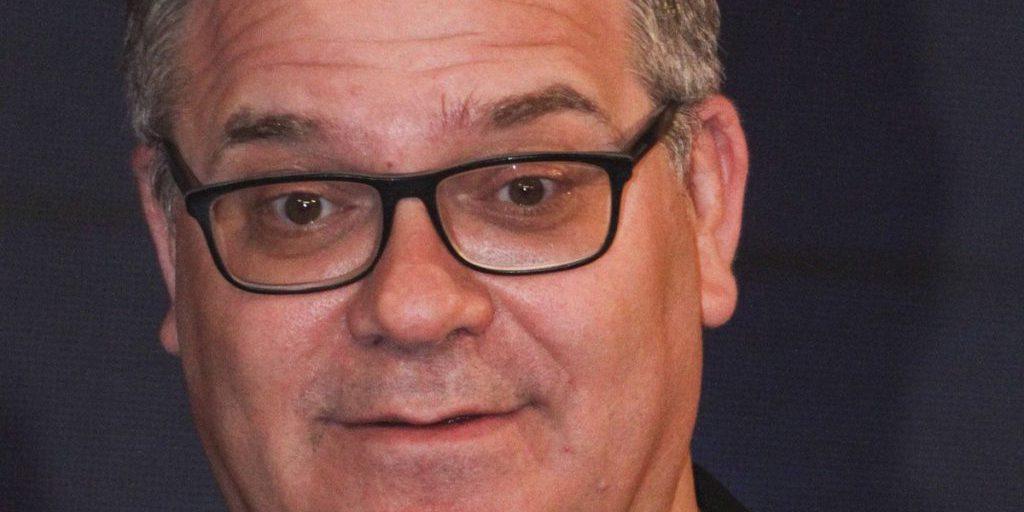 Stefan Raab e Elton tornano su RTL con il nuovo quiz show "Die Unzerquizbaren"