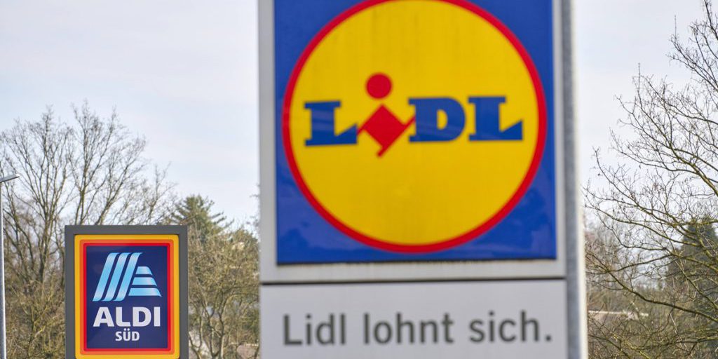 Aldi lancia riduzioni di prezzo per il nuovo anno, Lidl risponde con promozioni simili