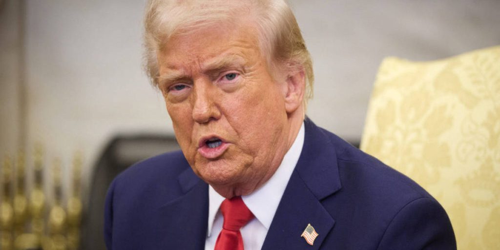 Trump accusa i Democratici di tradimento per il loro messaggio all’esercito.