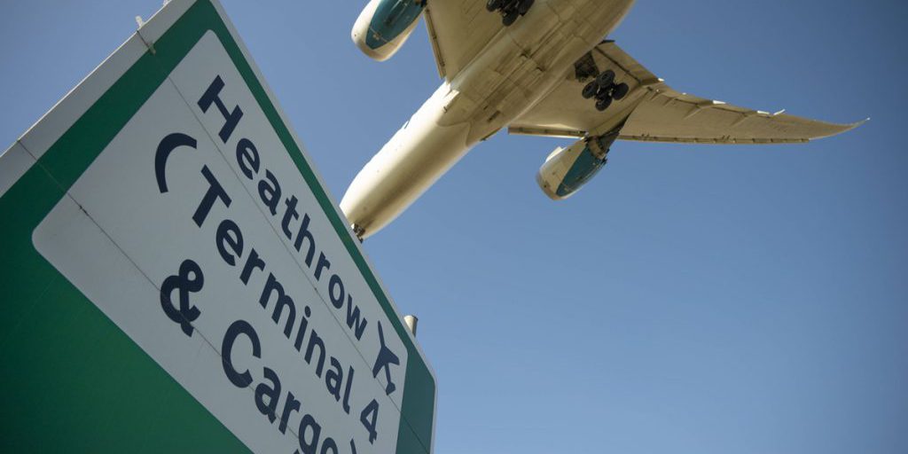 Polizia interviene dopo furto e uso di spray di peperoncino all'aeroporto di Heathrow