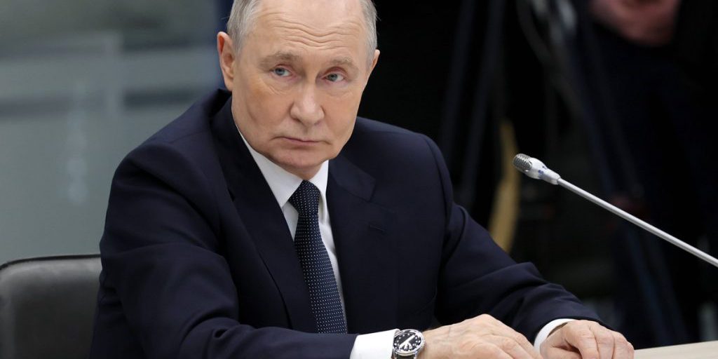 Figlia di Putin mostra stress dopo confronto pubblico a Parigi