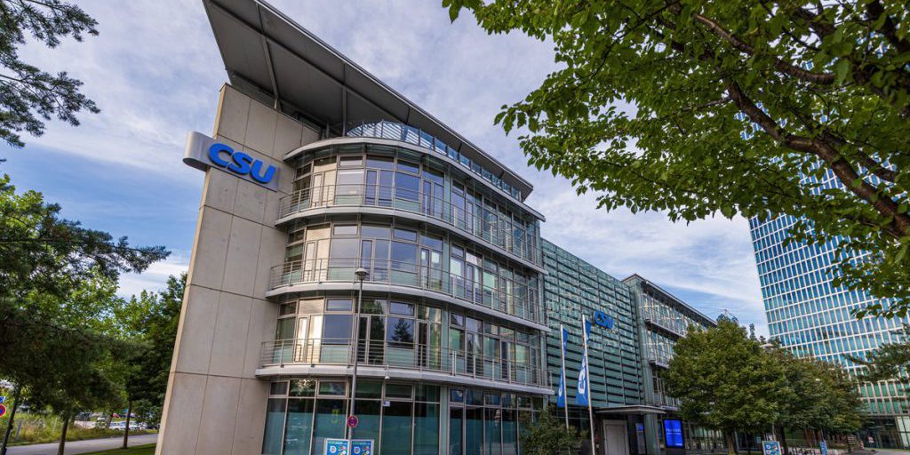 „Feiger Angriff“: Brandanschlag auf CSU-Zentrale in München