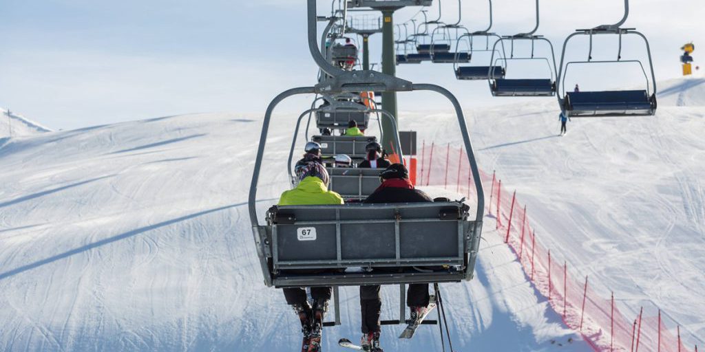 Un uomo tedesco muore cadendo da una funivia durante una vacanza di sci