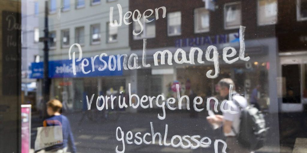 Ausbildungsproblem in NRW? Immer mehr Leute ziehen weg – Experte wird deutlich