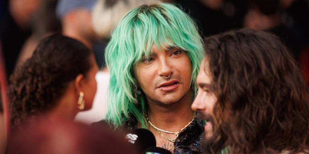 Bill Kaulitz escluso da un volo a Natale: il cantante del Tokio Hotel rimane a terra