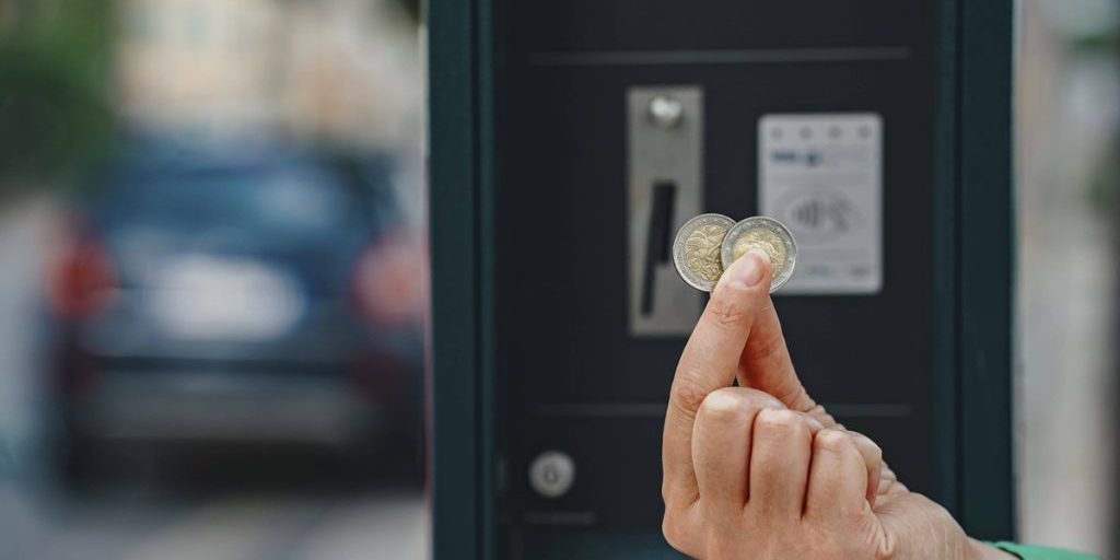 Dipendente di ente pubblico bavarese accusato di sottrarre oltre un milione di euro alla città con metodo inusuale