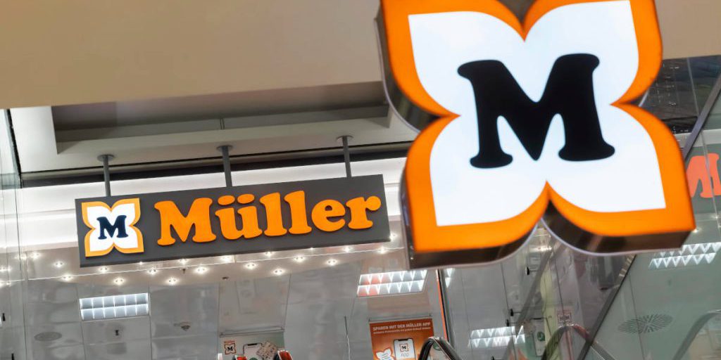 Cliente sconvolto nel negozio di drogheria: il prezzo dell'uomo di Natale di cioccolato è troppo alto