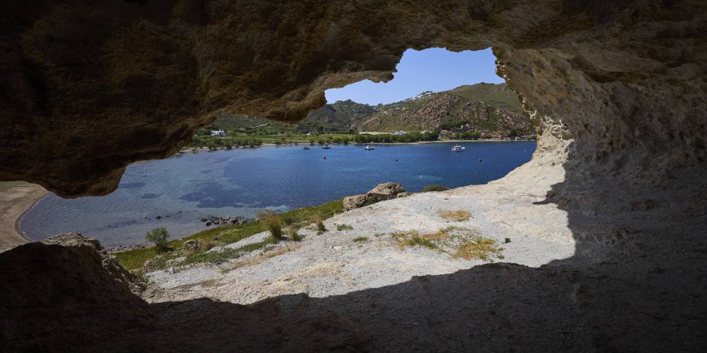 Scoperta inquietante in una grotta greca: cosa hanno trovato i ricercatori e quali sono le possibili conseguenze