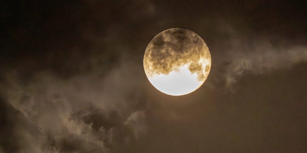 Auch der Mond spielt eine Rolle: Sternzeichen sollten jetzt tief in sich hinein hören