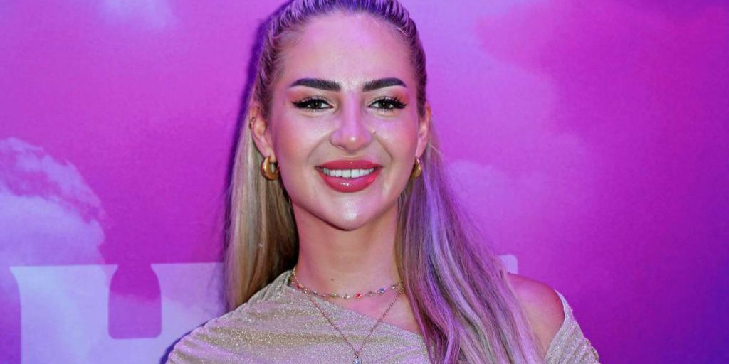 Emma Fernlund mostra il suo nuovo look dopo l’intervento chirurgico