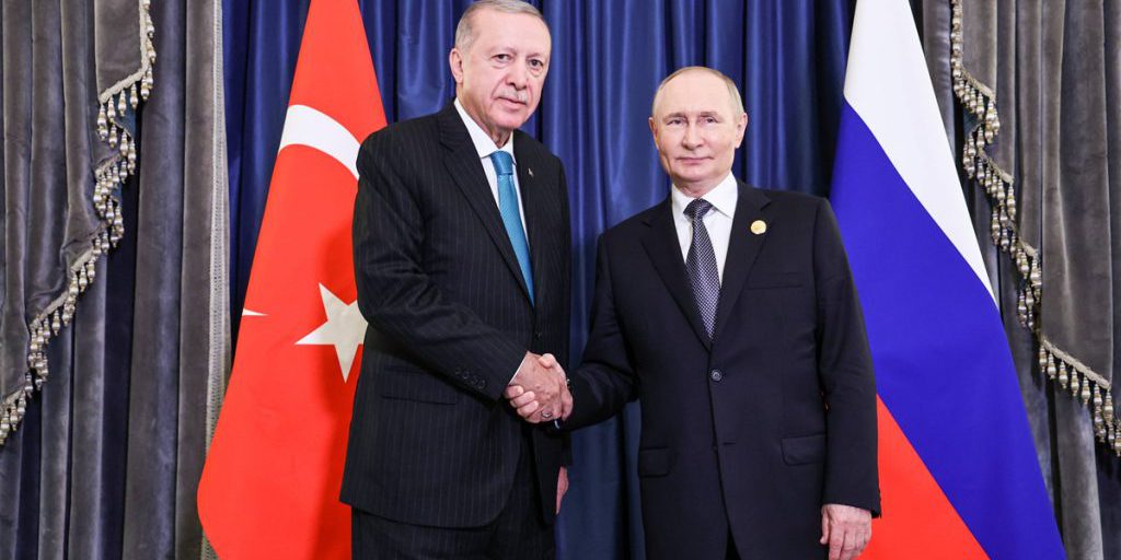 La democrazia in pericolo: una svolta globale verso l'autoritarismo