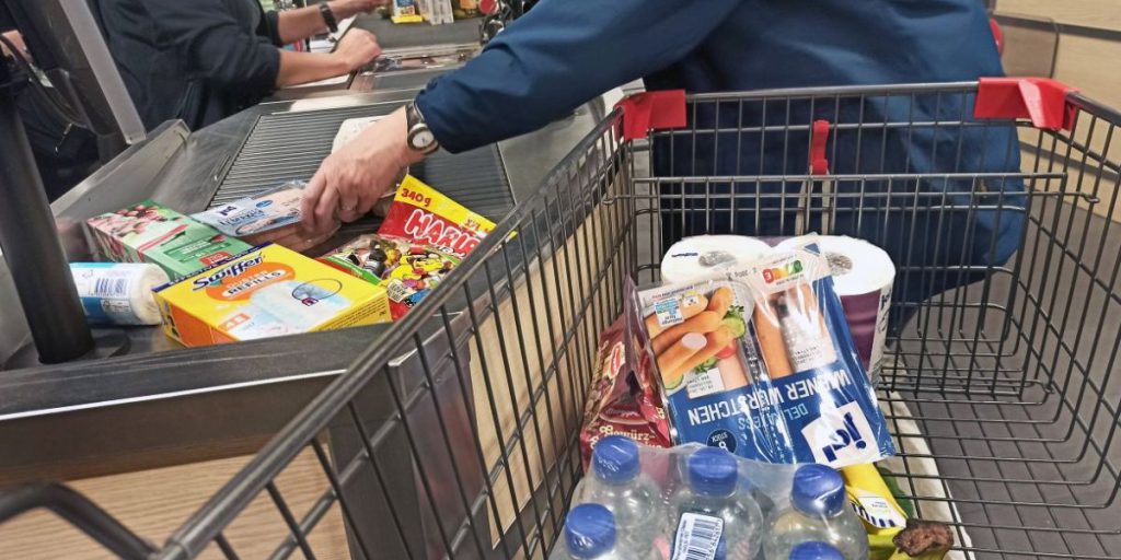 Ridurre lo stress nei supermercati natalizi: consigli pratici per evitare le code prima di Natale