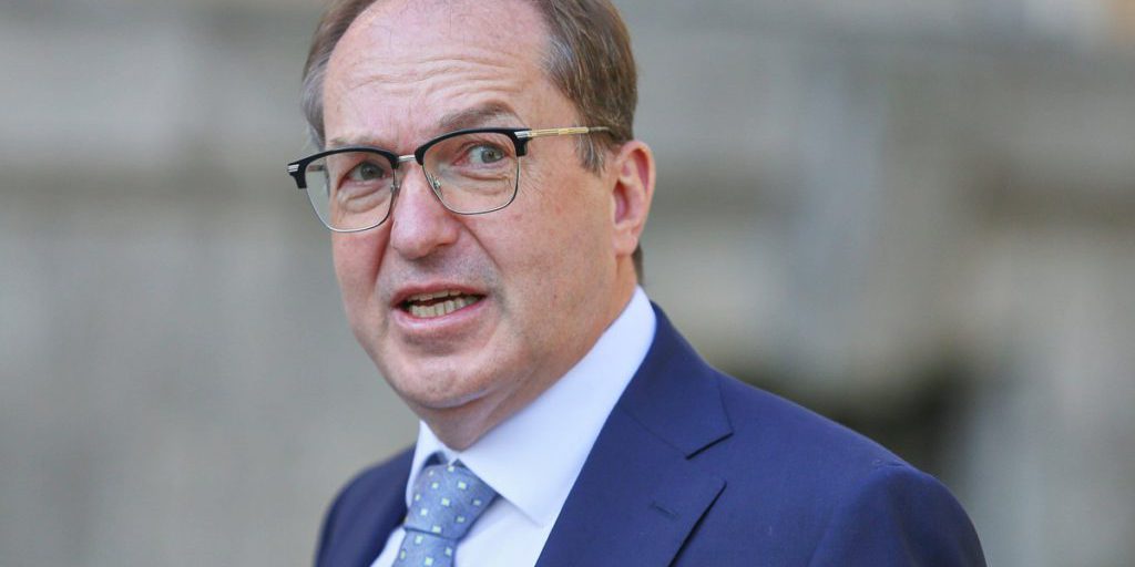 Il Ministro dell'Interno Tedesco Alexander Dobrindt Lancia un Piano per Limitare la Migrazione in Europa