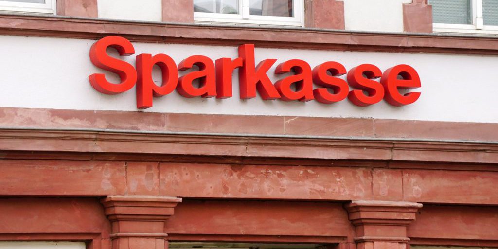 Nuovo Metodo di Pagamento della Cassa di Risparmio: Impatto e Conseguenze per i Clienti