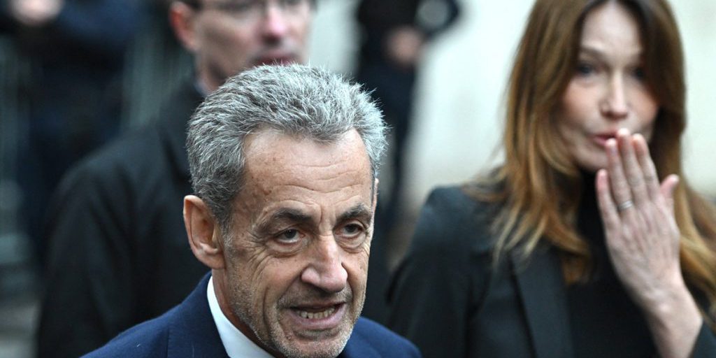 L'ex Presidente Francese Sarkozy Libero dopo Solo 3 Settimane di Carcere con Condizioni Stringenti