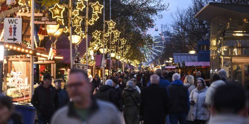 La nuova pista di pattinaggio al mercato di Natale di Duisburg porta benefici fin dal primo giorno