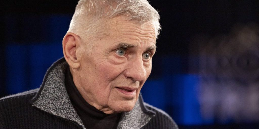 Heinz Hoenig annulla l'apparizione imminente e si scusa con i fan