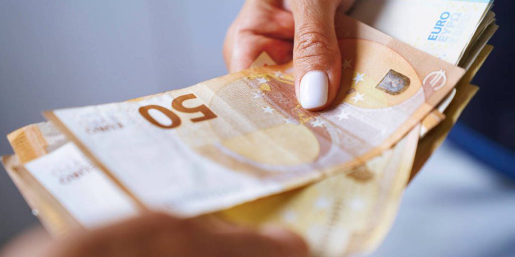 Donna di Bochum perde un milione di euro in investimento