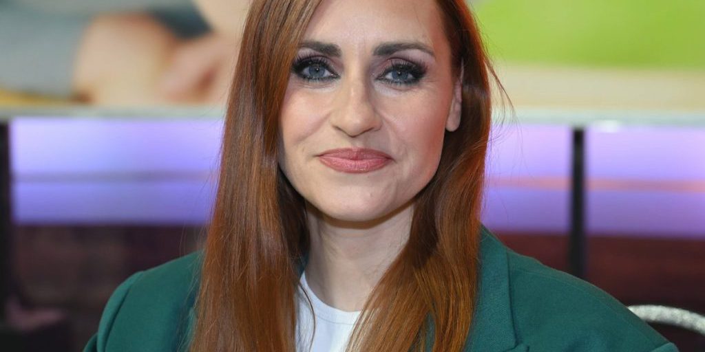 Bella Lesnik cade in un parco a causa di ghiaccio, è stata soccorsa e trasportata in ospedale