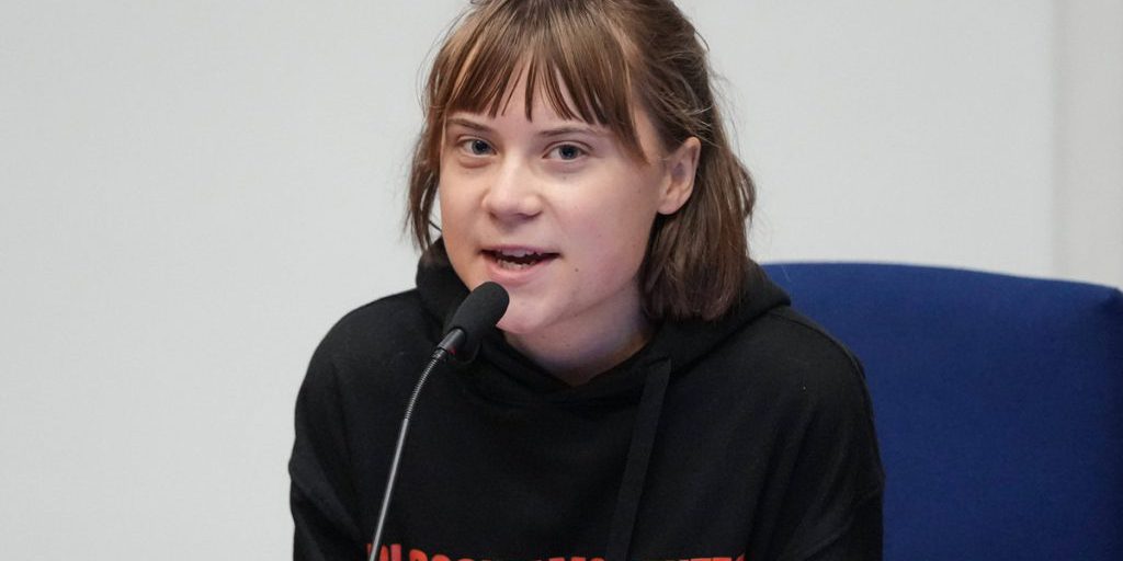 Greta Thunberg arrestata a Londra per presunta associazione con un'organizzazione illegale