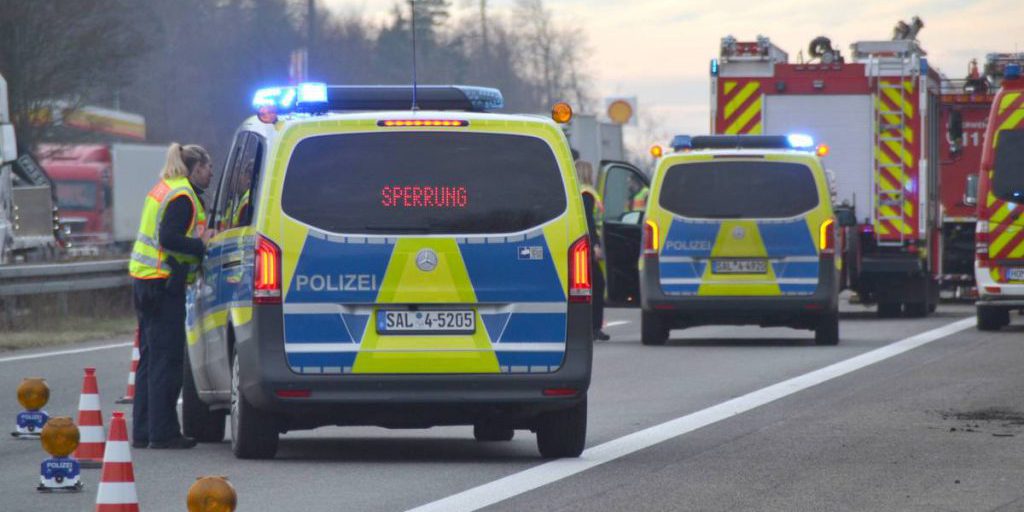 Incidente stradale sull'A57 in Nordrhein-Westfalen: due morti da Essen