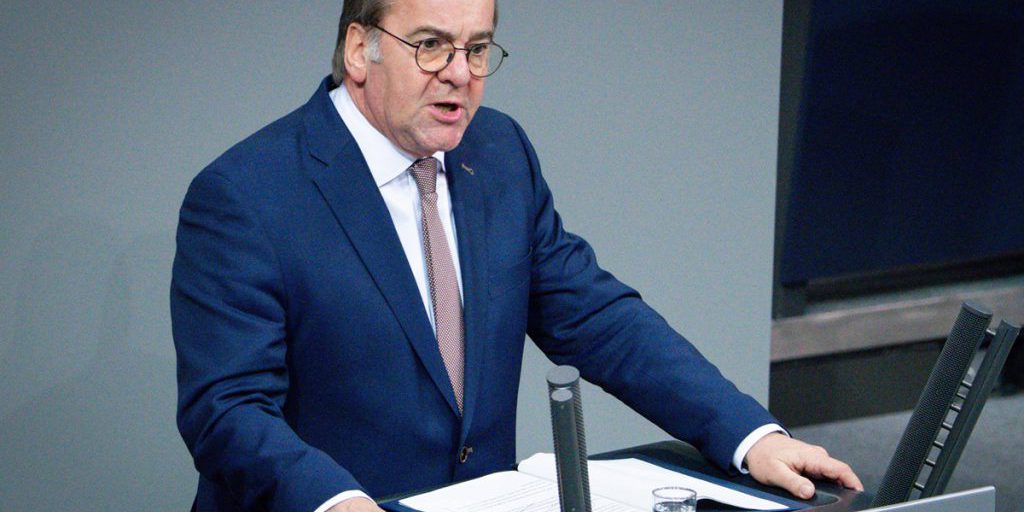 Boris Pistorius si rivolge ai giovani durante lo sciopero degli studenti: reazioni forti