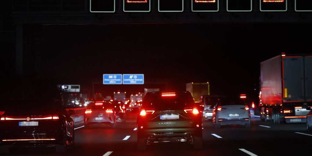 A3 chiusa tra Oberhausen e Duisburg a causa di un camion in fiamme