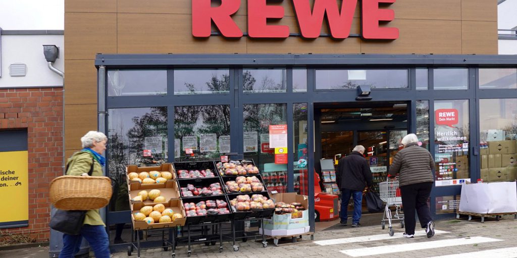 Rewe annuncia cambiamento nei propri scaffali: i clienti lo vedranno presto