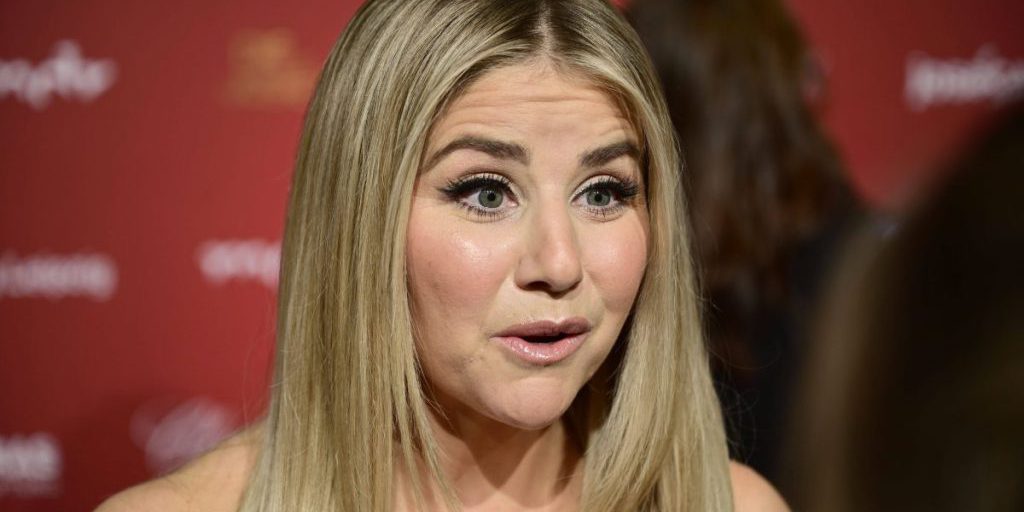 Fan di Beatrice Egli truffati da profilo falso che chiede 1500 dollari