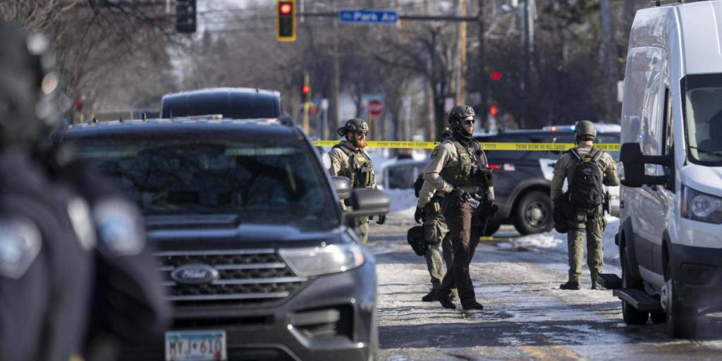 Donna di 37 anni uccisa da agente ICE durante operazione a Minneapolis