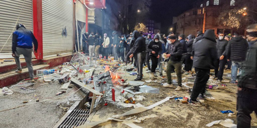 Proteste in Iran: moschee incendi, oltre 50 morti