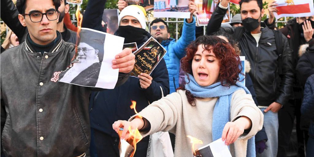Proteste in Iran: la testimonianza di una donna tedesca‑iraniana che la maggior parte dei tedeschi non conosce