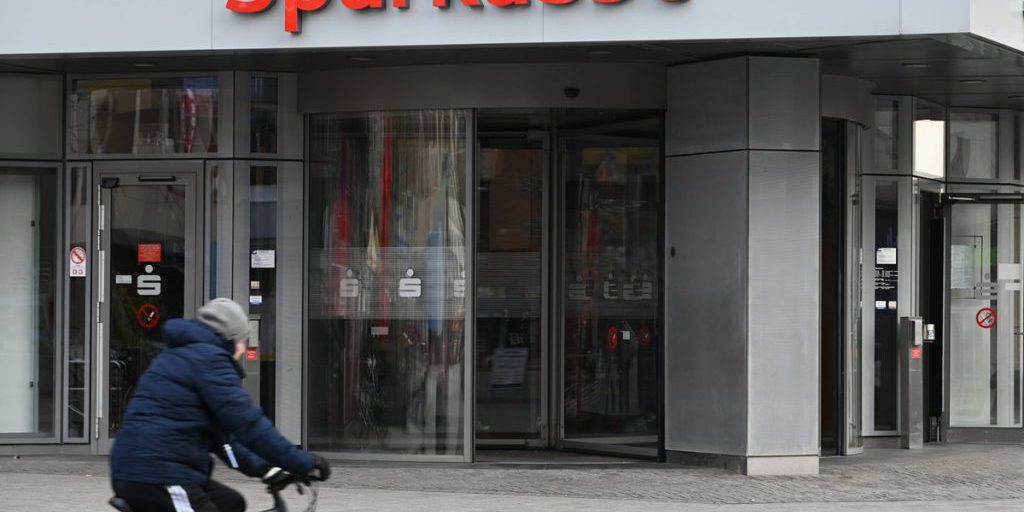 Sparkasse di Gelsenkirchen: sindaco Reul e polizia intensificano gli sforzi per affrontare la crisi