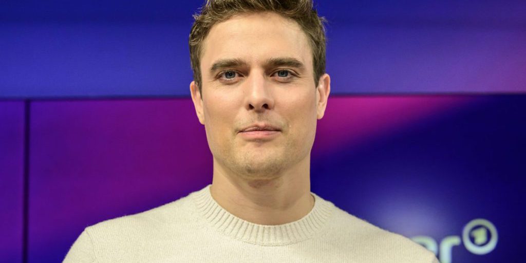 Ex presentatore della Tagesschau si lamenta della copertura mediatica sul suo abbigliamento