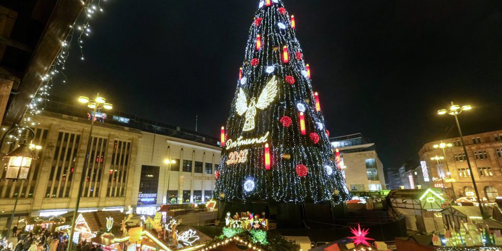 Turista americano si delizia con i sapori dei mercatini di Natale di Dortmund