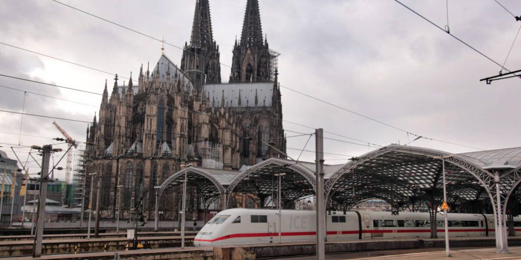 Stundenlanges Bahn-Chaos in NRW! Defektes Stellwerk bei Köln