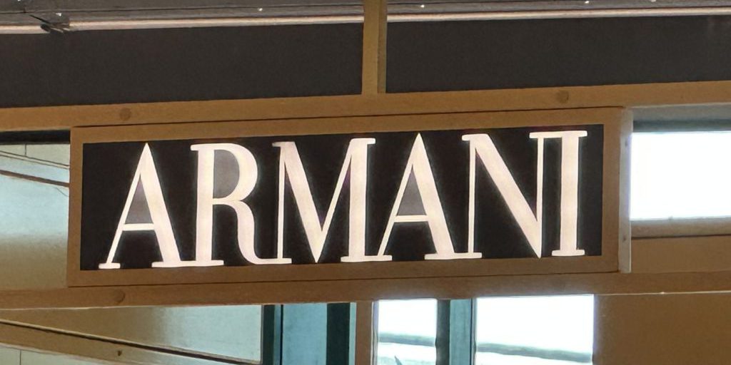La successione di Armani apre a Lvmh, Essilux e L’Oréal per la vendita